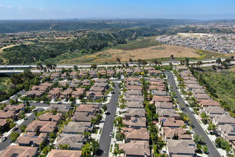 Retractable Screens Installation Services in Las Flores