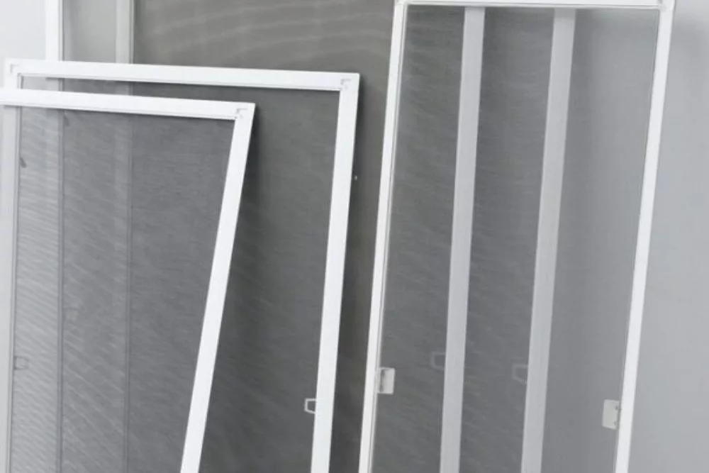 Why Choosing Retractable Screens Enhances Comfort and Functionality